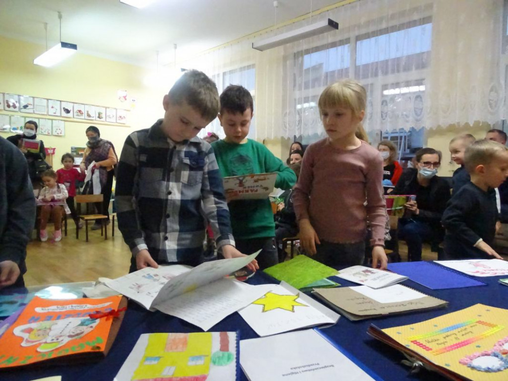 Nagrodzono laureatów konkursu plastyczno-literackiego w Przedszkolu nr 1 w Połańcu [zdjęcia]