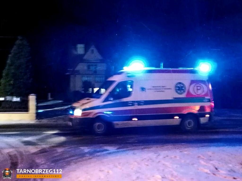 Niebezpieczne dachowanie w Skopaniu, w gminie Baranów Sandomierski [zdjęcia]
