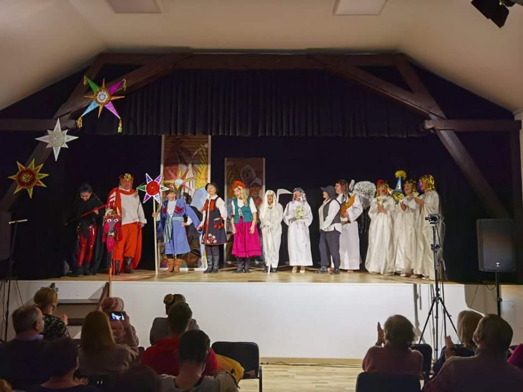 Zawichost. Owacja na stojąco dla aktorów Zawichojskiego Teatru Miejskiego [zdjęcia]