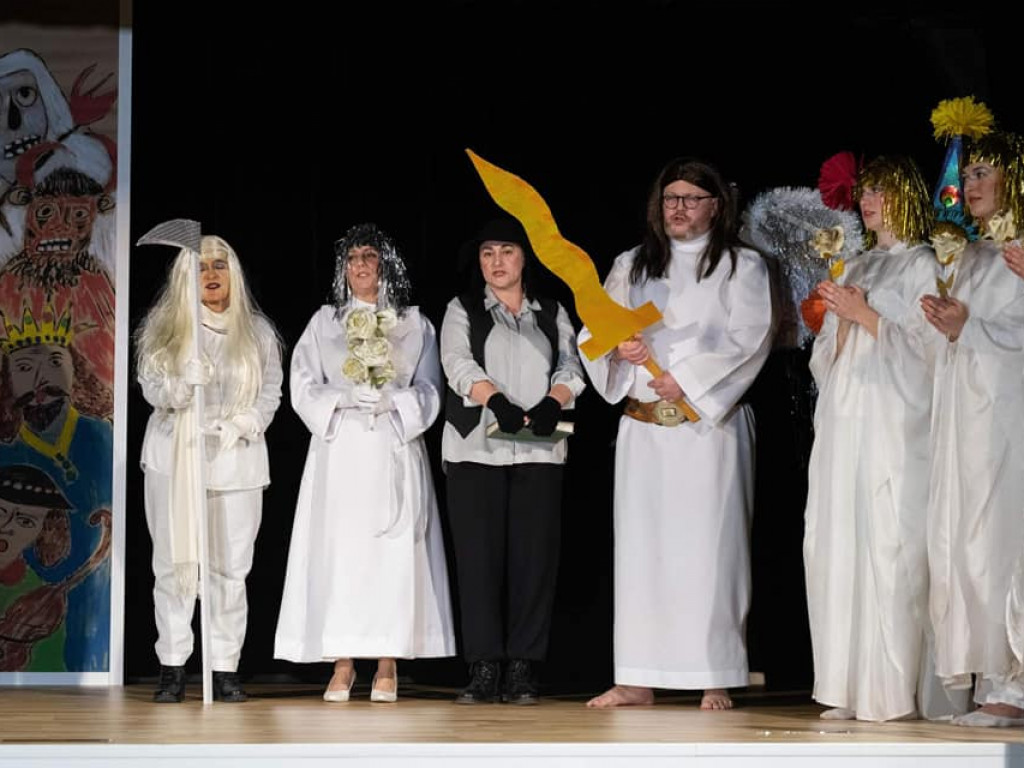 Zawichost. Owacja na stojąco dla aktorów Zawichojskiego Teatru Miejskiego [zdjęcia]