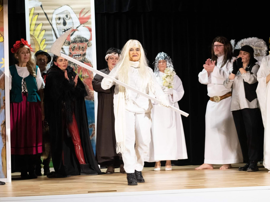 Zawichost. Owacja na stojąco dla aktorów Zawichojskiego Teatru Miejskiego [zdjęcia]