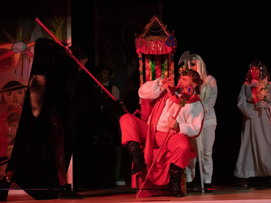 Zawichost. Owacja na stojąco dla aktorów Zawichojskiego Teatru Miejskiego [zdjęcia]