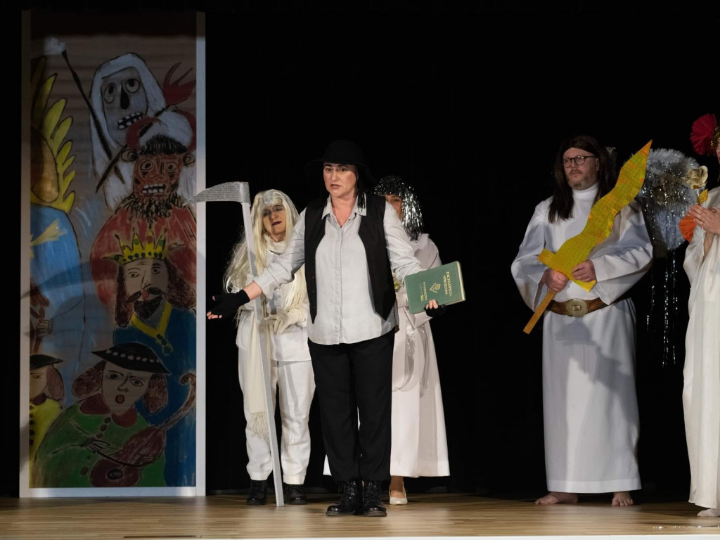 Zawichost. Owacja na stojąco dla aktorów Zawichojskiego Teatru Miejskiego [zdjęcia]