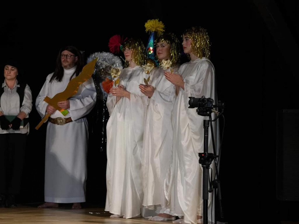 Zawichost. Owacja na stojąco dla aktorów Zawichojskiego Teatru Miejskiego [zdjęcia]