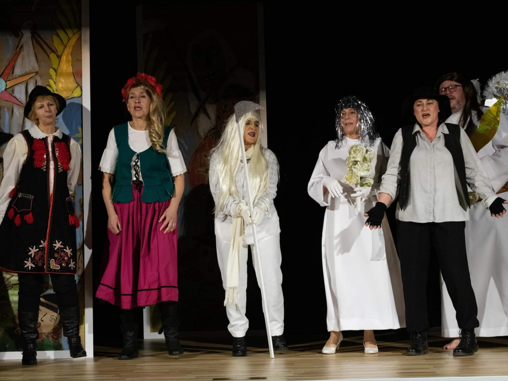Zawichost. Owacja na stojąco dla aktorów Zawichojskiego Teatru Miejskiego [zdjęcia]