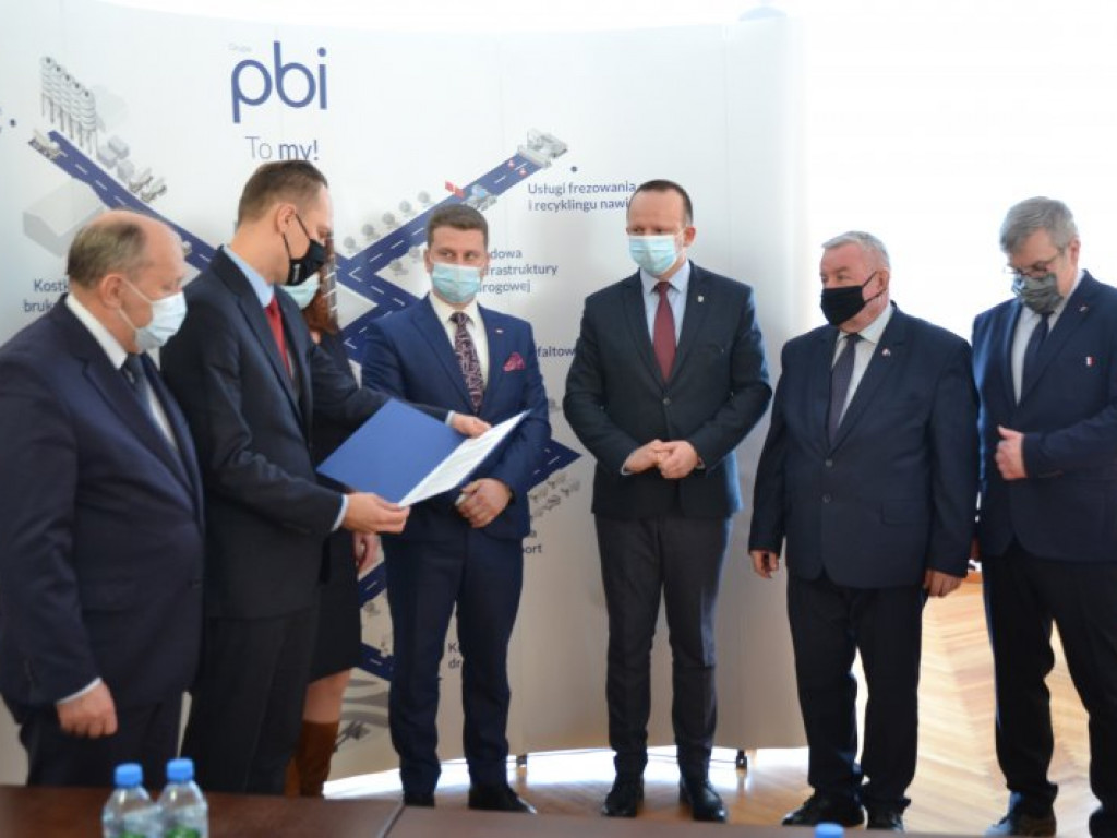 Miliony złotych na drogi w gminach Baranów Sandomierski i Nowa Dęba [zdjęcia]
