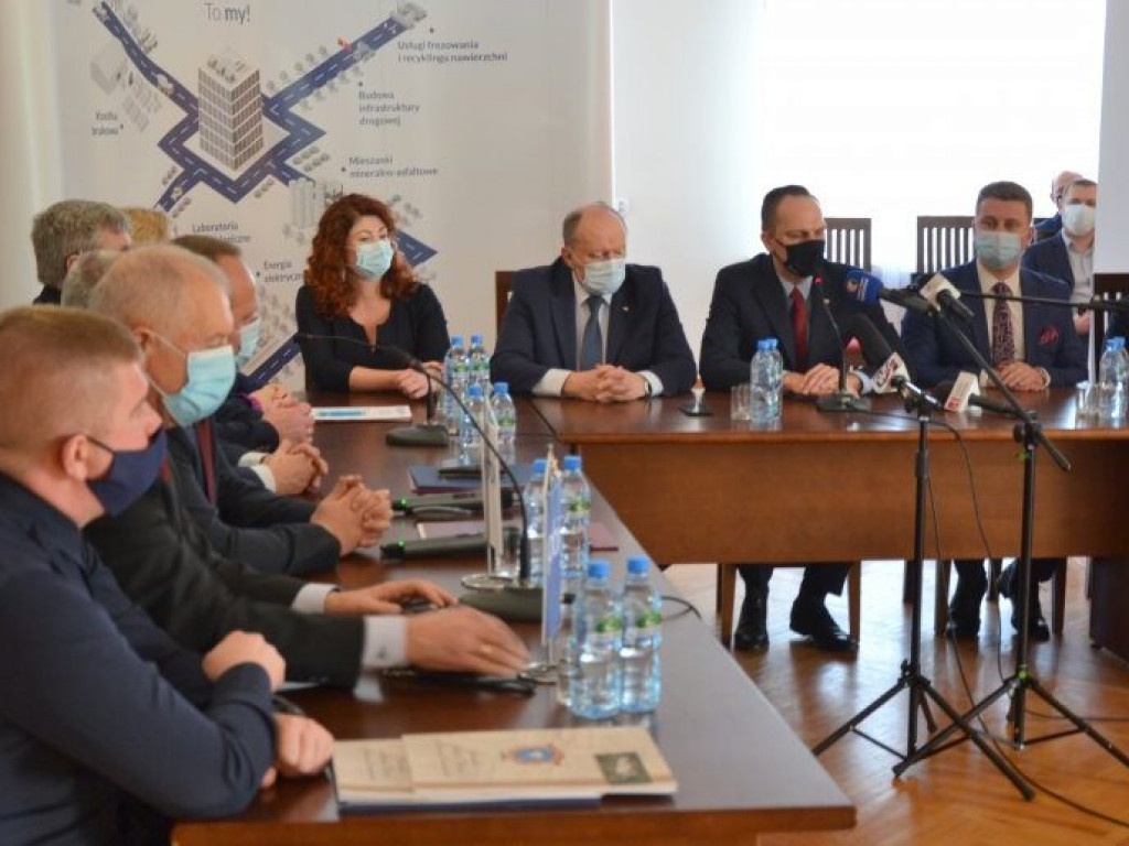 Miliony złotych na drogi w gminach Baranów Sandomierski i Nowa Dęba [zdjęcia]