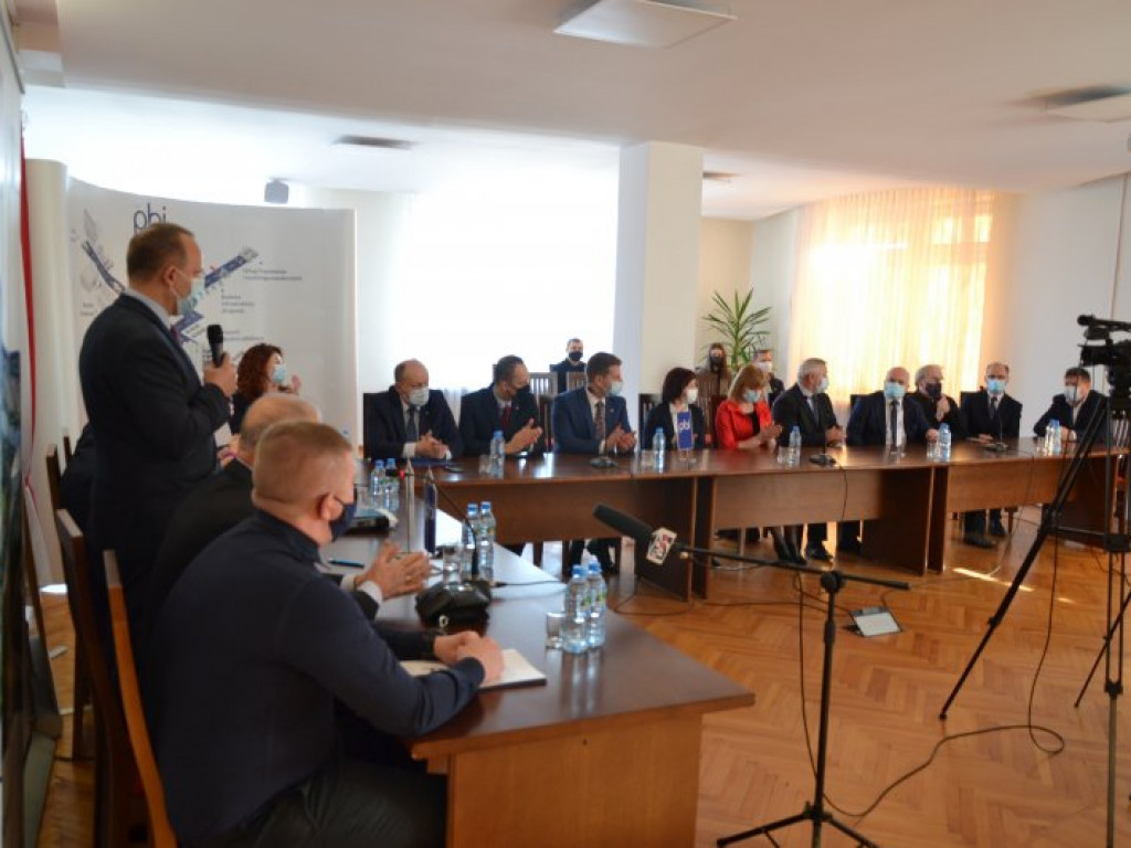 Miliony złotych na drogi w gminach Baranów Sandomierski i Nowa Dęba [zdjęcia]