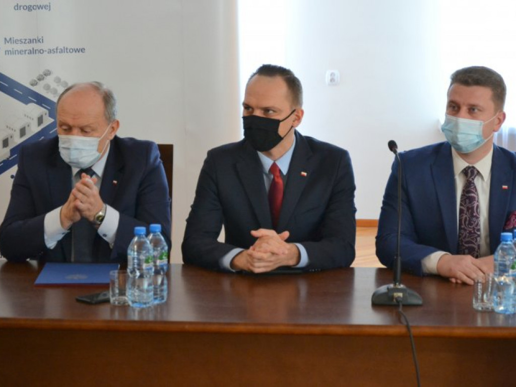 Miliony złotych na drogi w gminach Baranów Sandomierski i Nowa Dęba [zdjęcia]