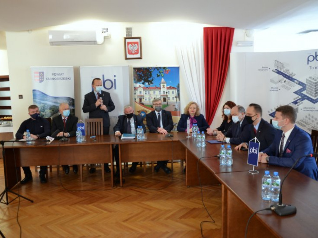 Miliony złotych na drogi w gminach Baranów Sandomierski i Nowa Dęba [zdjęcia]