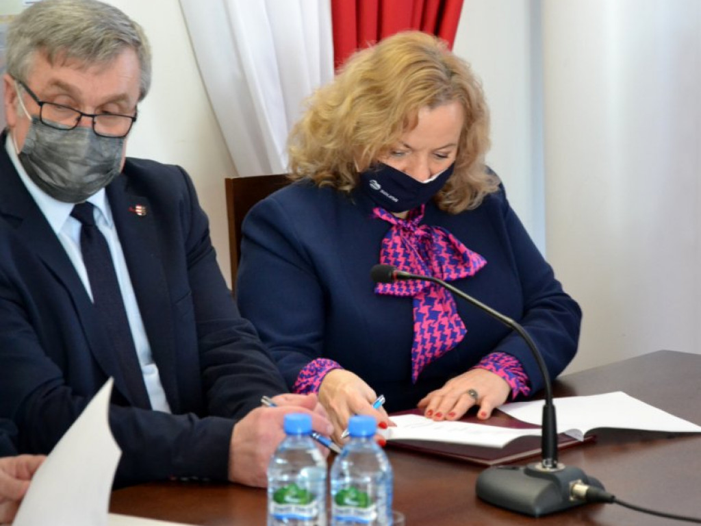 Miliony złotych na drogi w gminach Baranów Sandomierski i Nowa Dęba [zdjęcia]