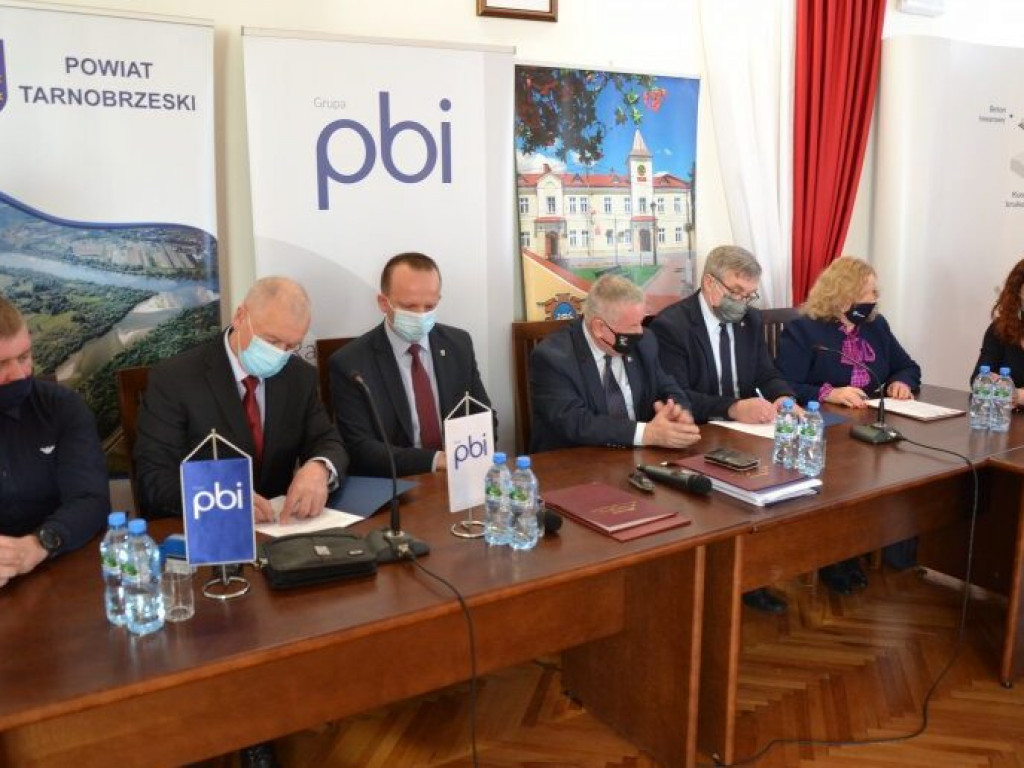 Miliony złotych na drogi w gminach Baranów Sandomierski i Nowa Dęba [zdjęcia]