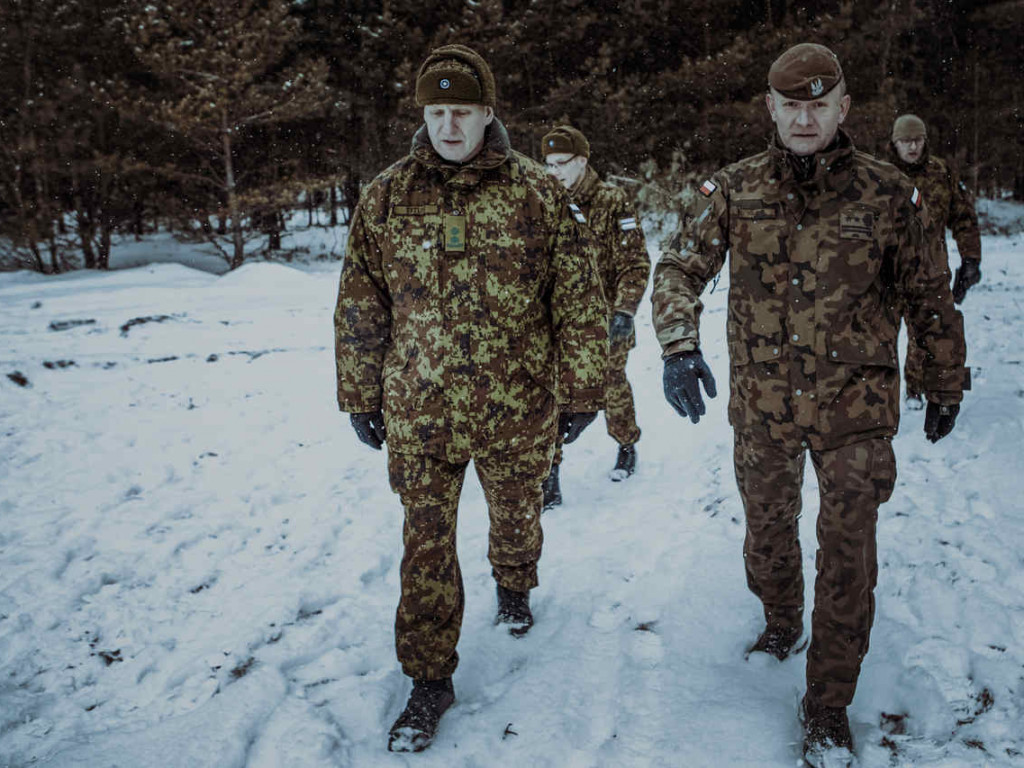 Oficerowie Estońskiej Ligi Obrony byli gośćmi na poligonie w Nowej Dębie [zdjęcia]