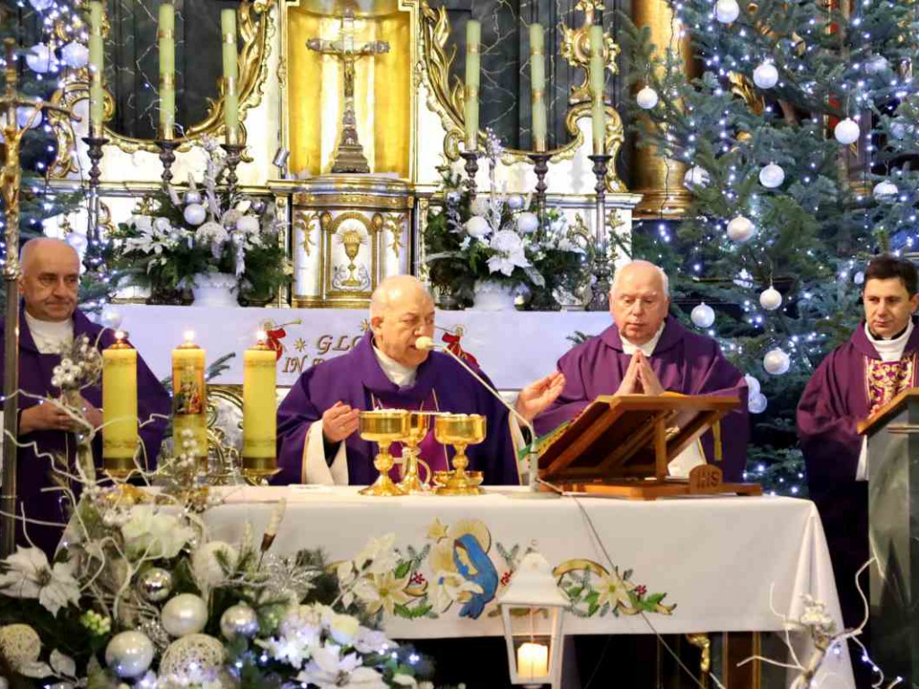 Pożegnano wieloletniego kustosza sanktuarium w Bogorii. Na pogrzebie były tłumy [zdjęcia]