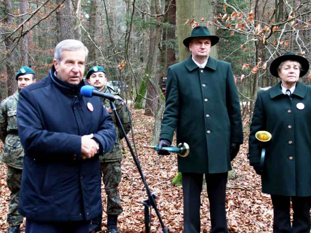 Przeszli szlakiem powstańców styczniowych. Marsz zaczął się w szczególnym miejscu [zdjęcia]