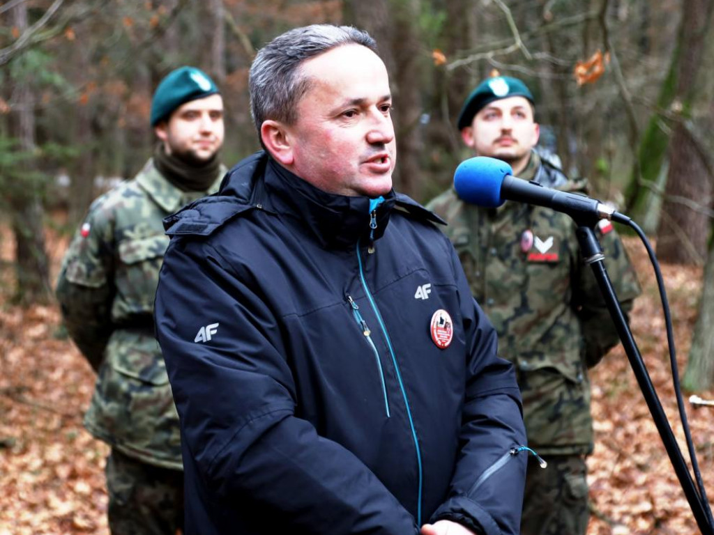 Przeszli szlakiem powstańców styczniowych. Marsz zaczął się w szczególnym miejscu [zdjęcia]