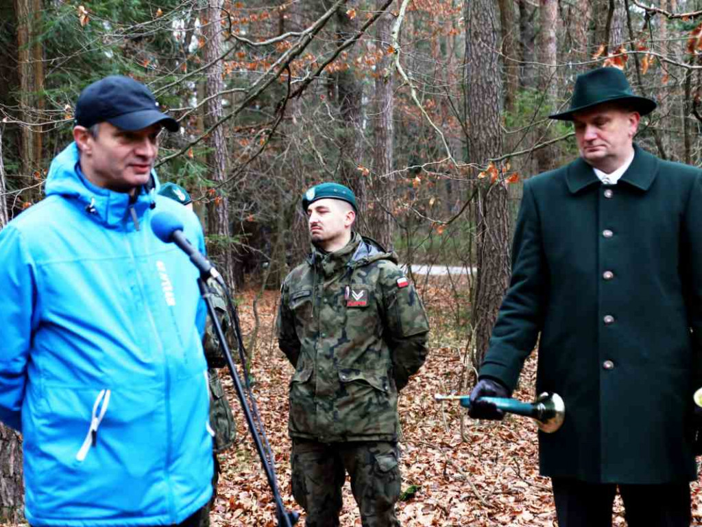 Przeszli szlakiem powstańców styczniowych. Marsz zaczął się w szczególnym miejscu [zdjęcia]