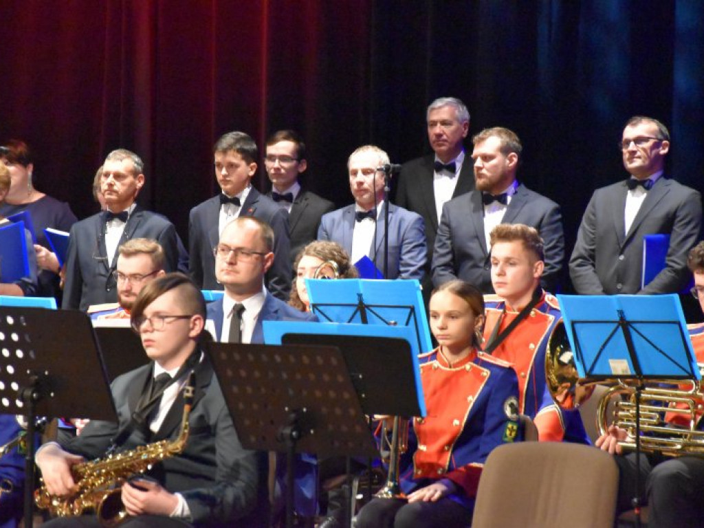 Koncert charytatywny dla Wiktorii i Adrianka w Nowej Dębie [zdjęcia]