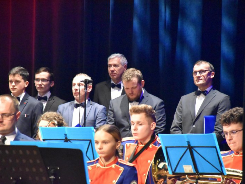 Koncert charytatywny dla Wiktorii i Adrianka w Nowej Dębie [zdjęcia]