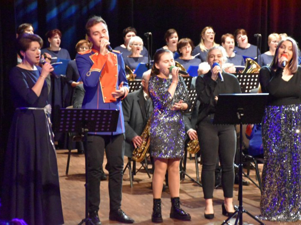 Koncert charytatywny dla Wiktorii i Adrianka w Nowej Dębie [zdjęcia]