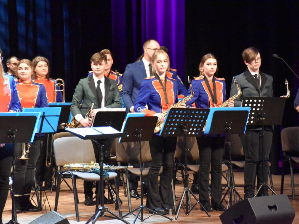 Koncert charytatywny dla Wiktorii i Adrianka w Nowej Dębie [zdjęcia]