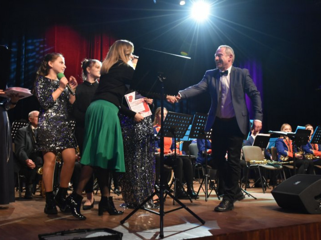 Koncert charytatywny dla Wiktorii i Adrianka w Nowej Dębie [zdjęcia]