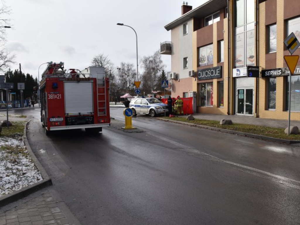 Tarnobrzeg. Mężczyzna zasłabł na ulicy. Akcja ratunkowa służb [zdjęcia]