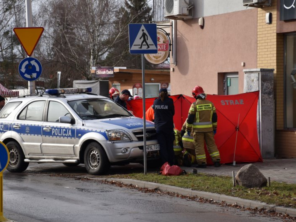 Tarnobrzeg. Mężczyzna zasłabł na ulicy. Akcja ratunkowa służb [zdjęcia]