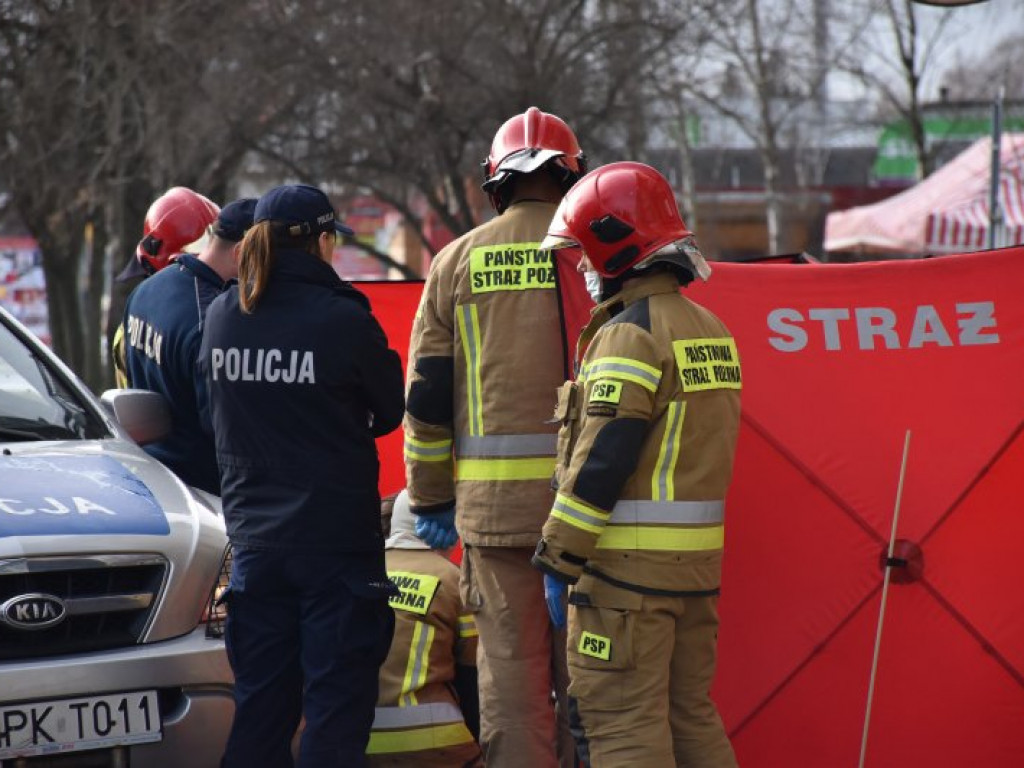 Tarnobrzeg. Mężczyzna zasłabł na ulicy. Akcja ratunkowa służb [zdjęcia]