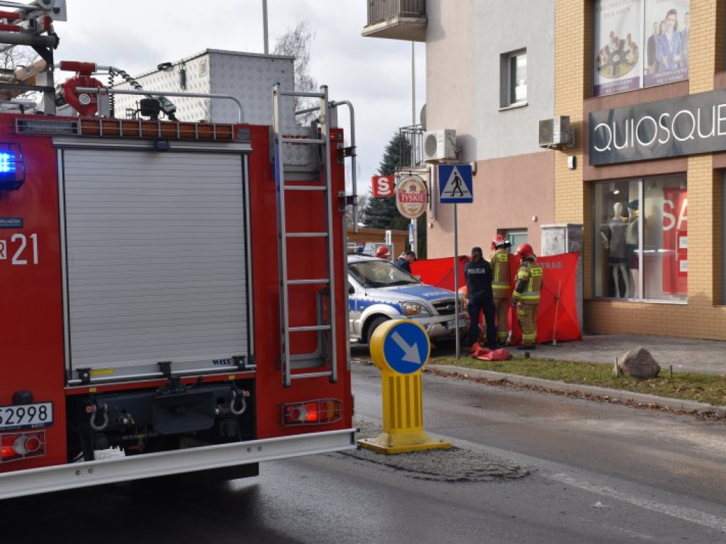 Tarnobrzeg. Mężczyzna zasłabł na ulicy. Akcja ratunkowa służb [zdjęcia]