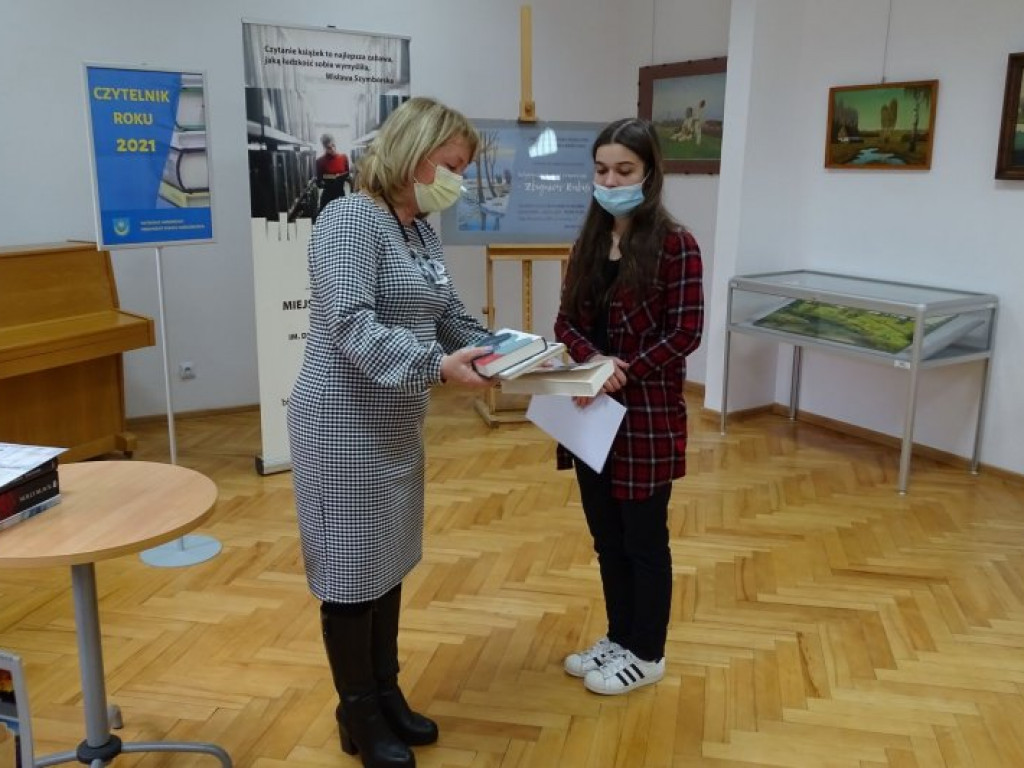 Czytelniczka Roku W Tarnobrzegu wypożyczyła 612 książek! [zdjęcia]