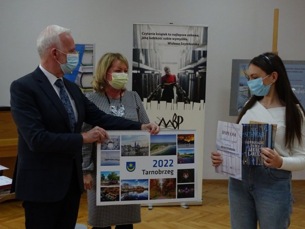 Czytelniczka Roku W Tarnobrzegu wypożyczyła 612 książek! [zdjęcia]