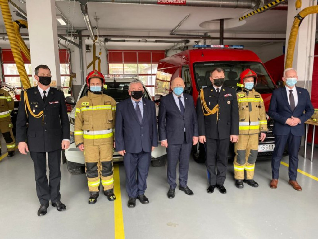 Nowe samochody dla tarnobrzeskich strażaków [zdjęcia]
