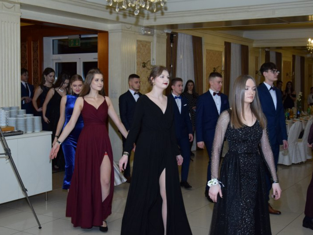Studniówka Liceum Ogólnokształcącego w Tarnobrzegu [zdjęcia]