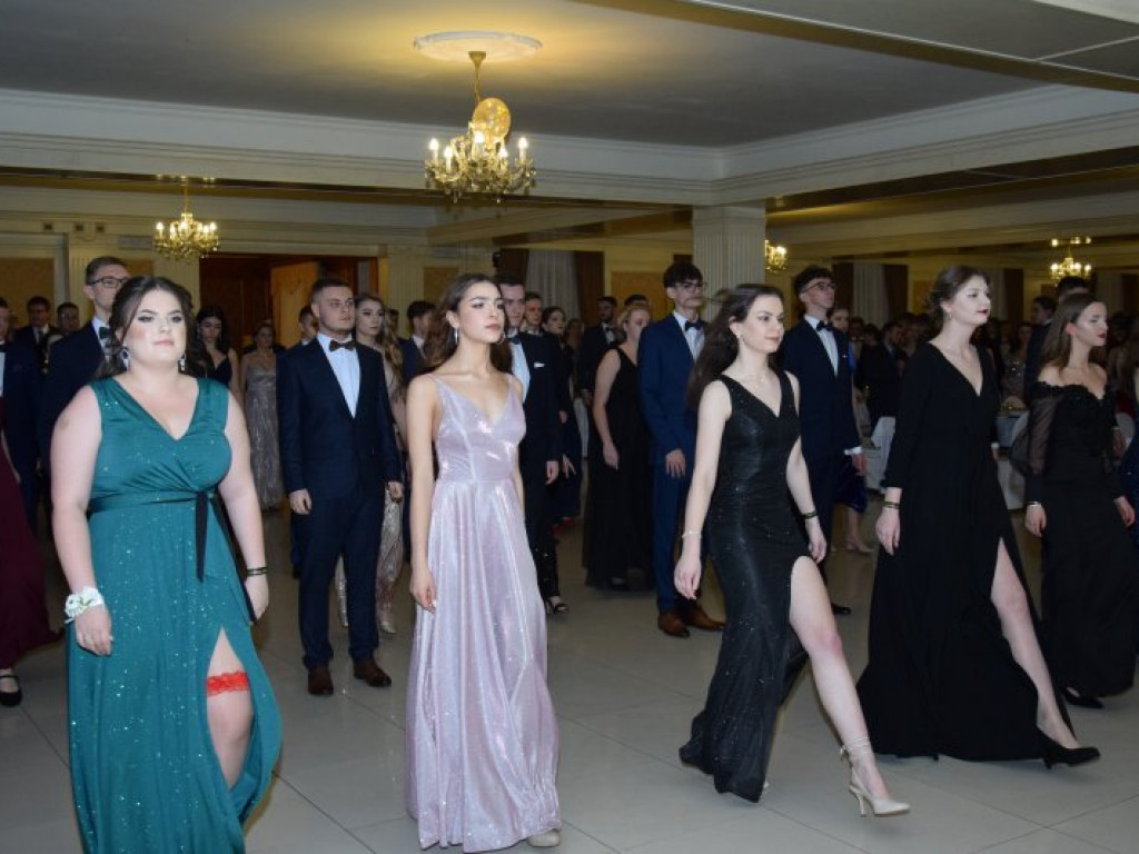 Studniówka Liceum Ogólnokształcącego w Tarnobrzegu [zdjęcia]