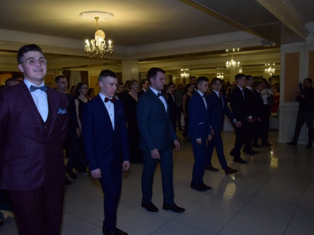 Studniówka Liceum Ogólnokształcącego w Tarnobrzegu [zdjęcia]