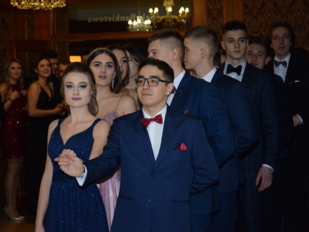 Studniówka Liceum Ogólnokształcącego w Tarnobrzegu [zdjęcia]
