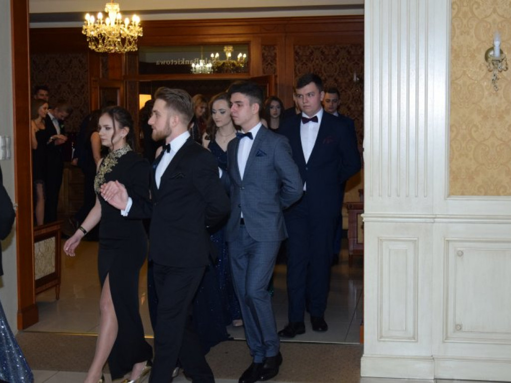 Studniówka Liceum Ogólnokształcącego w Tarnobrzegu [zdjęcia]