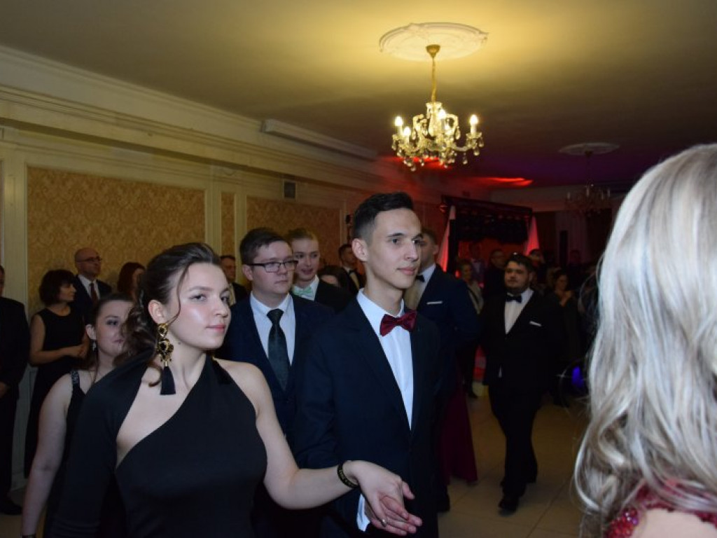 Studniówka Liceum Ogólnokształcącego w Tarnobrzegu [zdjęcia]