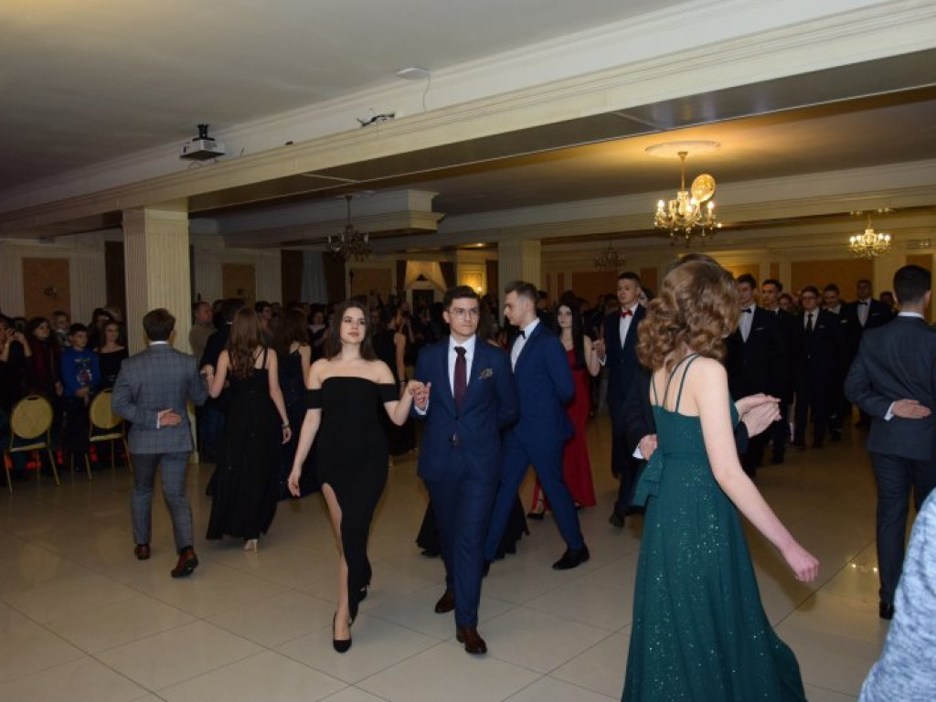 Studniówka Liceum Ogólnokształcącego w Tarnobrzegu [zdjęcia]