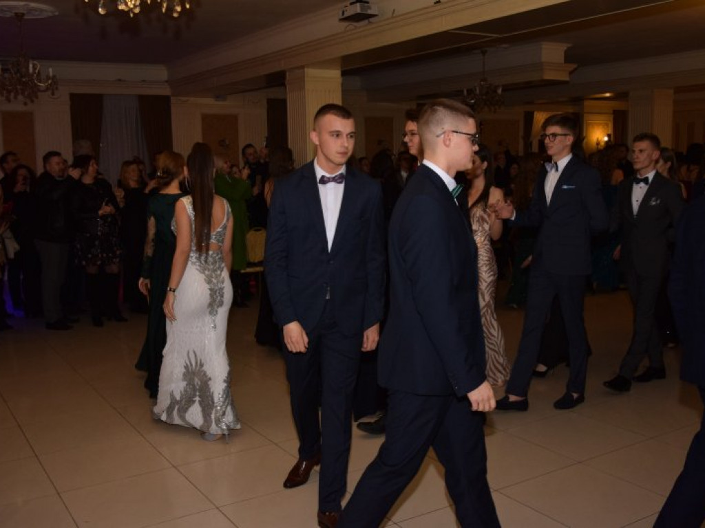 Studniówka Liceum Ogólnokształcącego w Tarnobrzegu [zdjęcia]