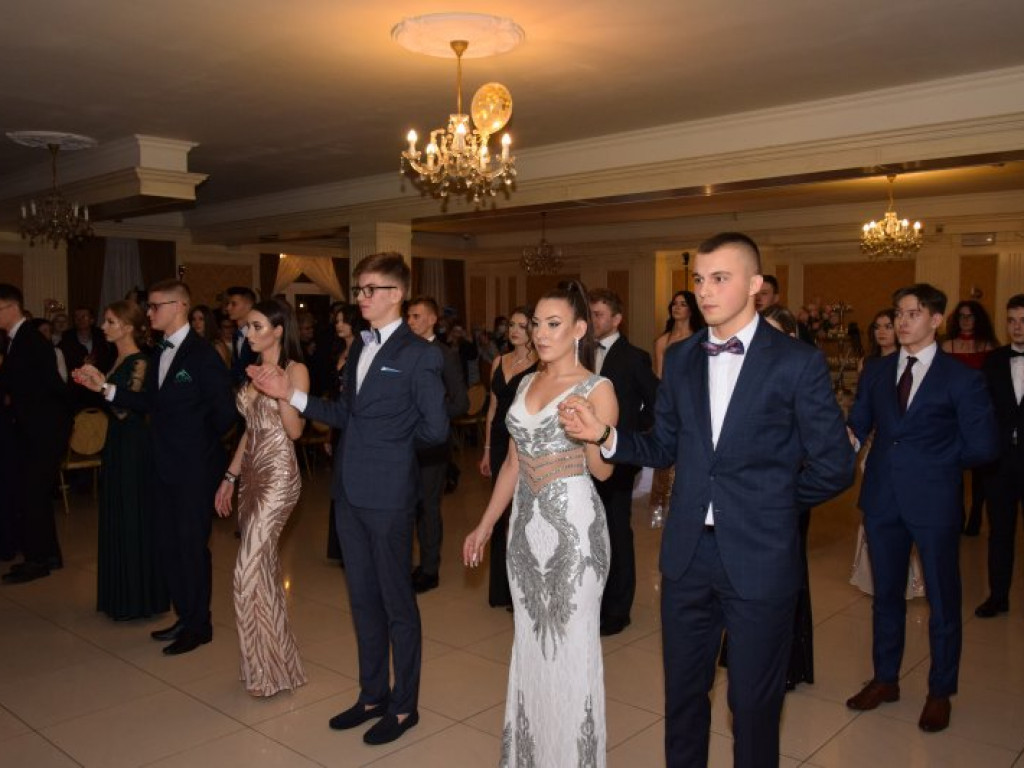 Studniówka Liceum Ogólnokształcącego w Tarnobrzegu [zdjęcia]