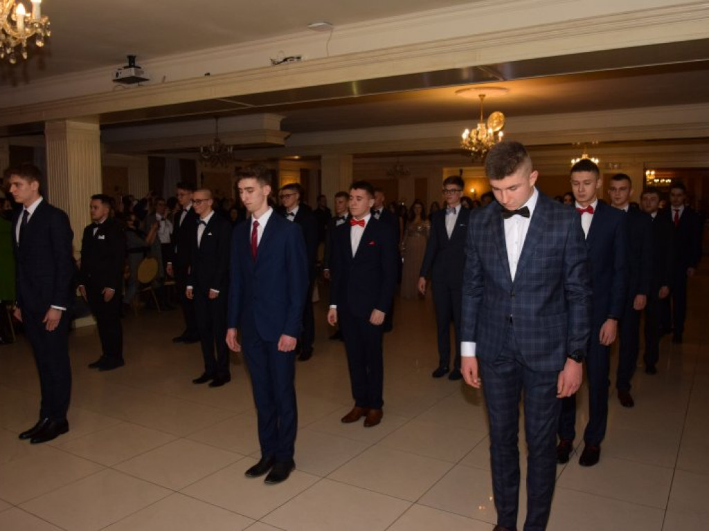 Studniówka Liceum Ogólnokształcącego w Tarnobrzegu [zdjęcia]