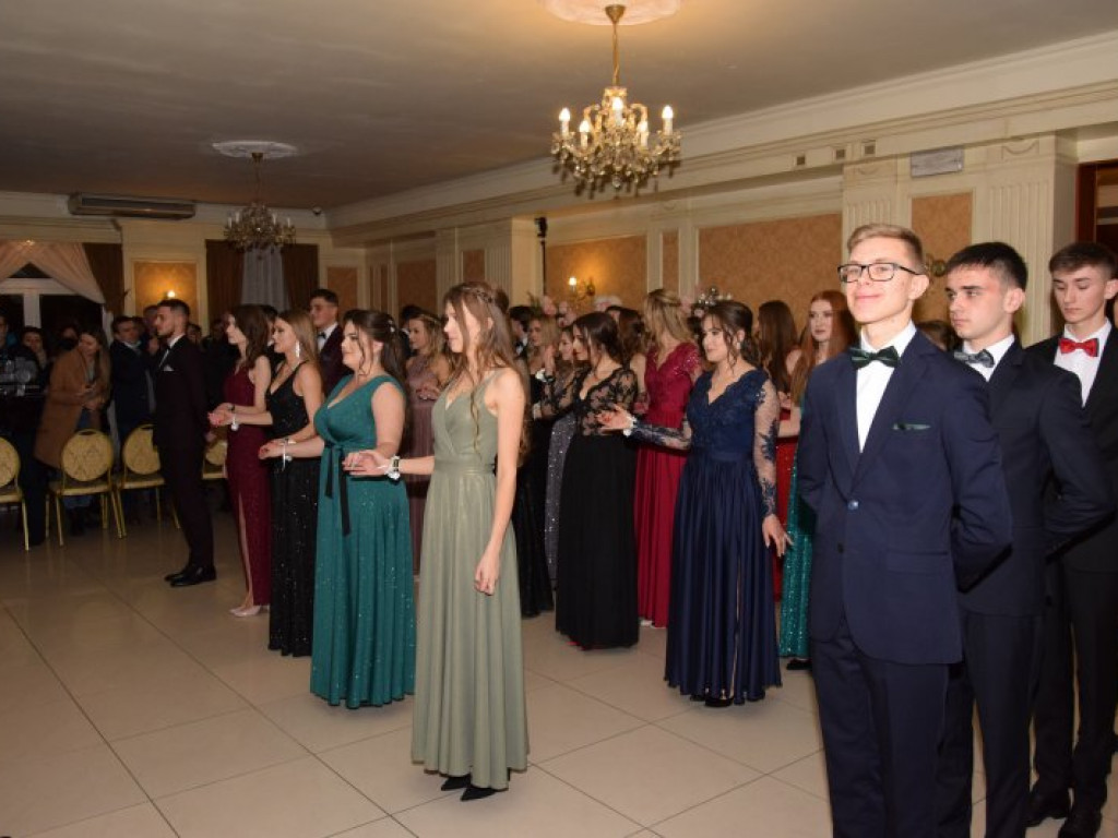 Studniówka Liceum Ogólnokształcącego w Tarnobrzegu [zdjęcia]