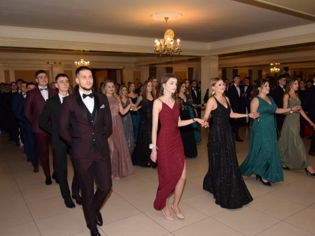 Studniówka Liceum Ogólnokształcącego w Tarnobrzegu [zdjęcia]