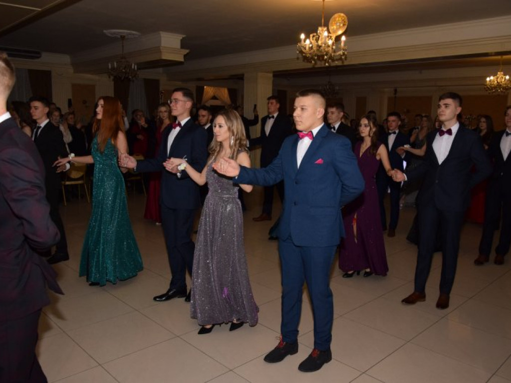 Studniówka Liceum Ogólnokształcącego w Tarnobrzegu [zdjęcia]