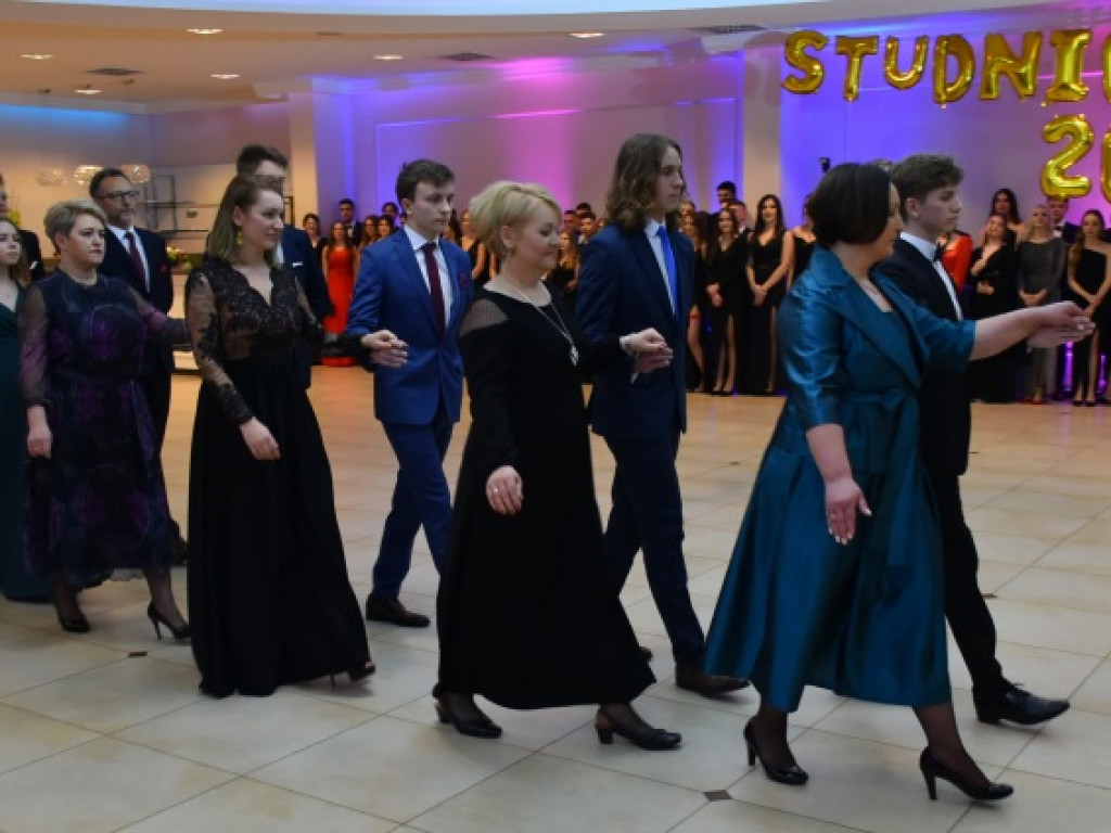 Sandomierz, Dwikozy. Zachwycający polonez uczniów Collegium Gostomianum [zdjęcia]