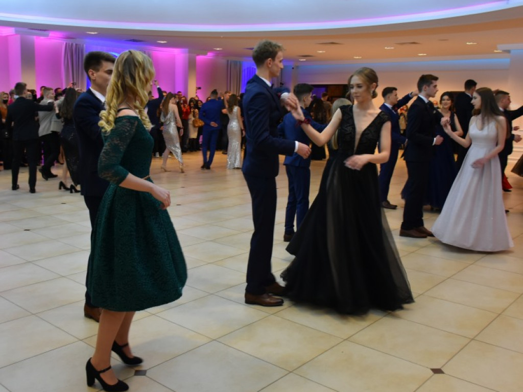 Sandomierz, Dwikozy. Zachwycający polonez uczniów Collegium Gostomianum [zdjęcia]