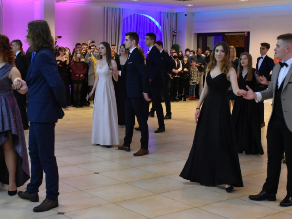 Sandomierz, Dwikozy. Zachwycający polonez uczniów Collegium Gostomianum [zdjęcia]