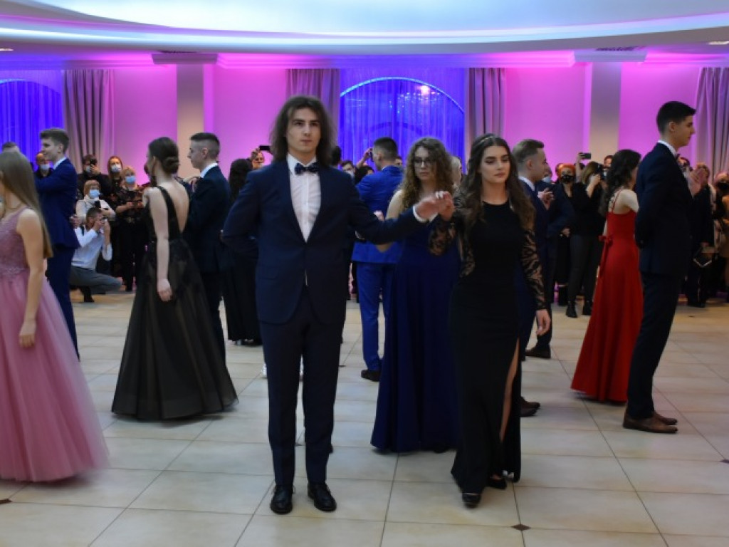 Sandomierz, Dwikozy. Zachwycający polonez uczniów Collegium Gostomianum [zdjęcia]
